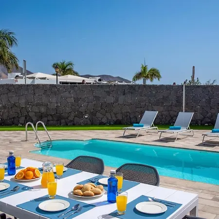 La Nueva By * Playa Blanca (Lanzarote)