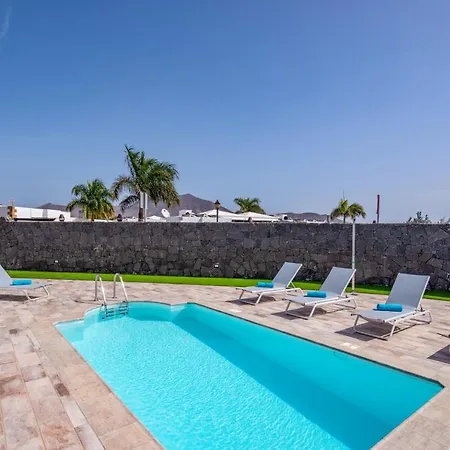 La Nueva By Villa Playa Blanca (Lanzarote)